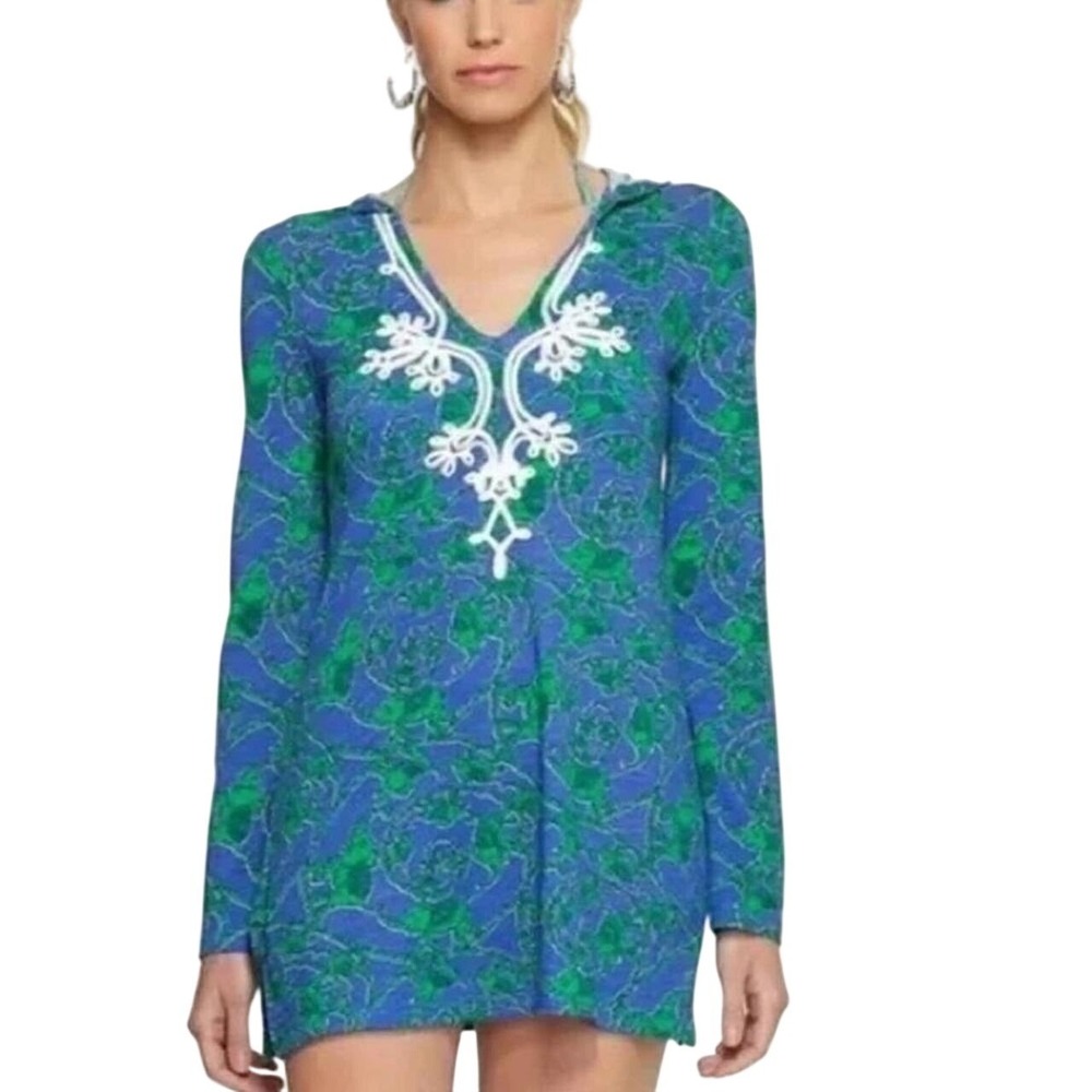 Lilly Pulitzer Noelle Tunic Hoodie in the Loopy Elephants Pattern, Size Medium